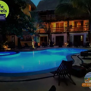 **** Hotel El Pueblito México