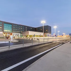 **** Hotel Courtyard By Marriott Airport Polónia