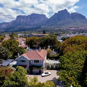 Roodenburg House 4* Cape Town